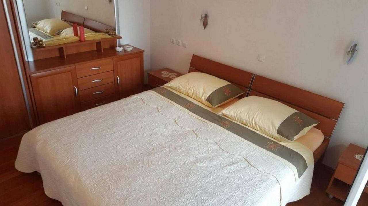 Apartments Lemar - With Parking 볼 외부 사진