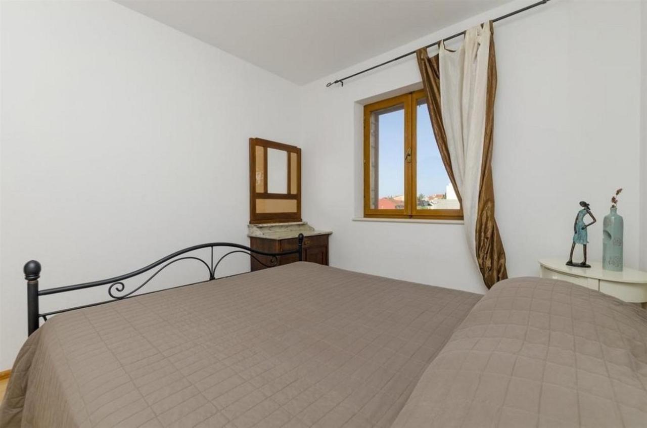 Apartments Lemar - With Parking 볼 외부 사진