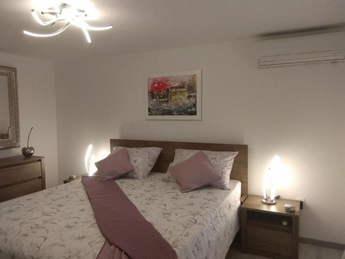 Apartments Lemar - With Parking 볼 외부 사진